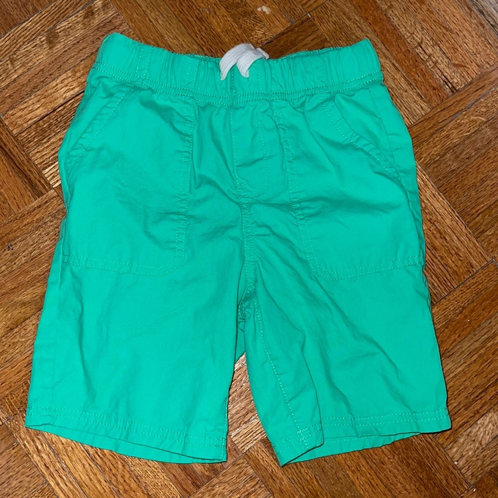 Lightning bug bright, kelly green pull on shorts size 8